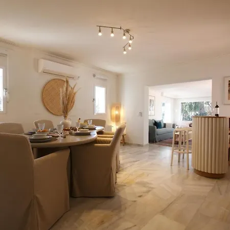Villa Beachside With Private Pool In