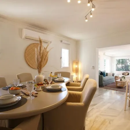 Beachside With Private Pool In Villa Marbella